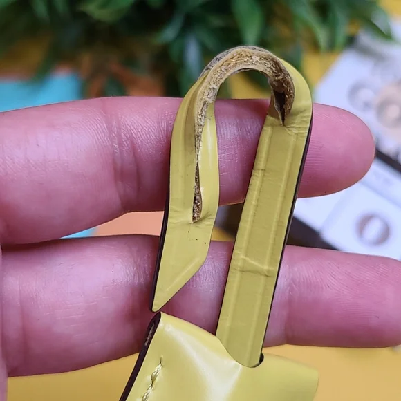 GREAT CONDITION LOUIS VUITTON LV PISTACHE YELLOW GREEN LIME LEATHER CLOCHETTE KE - Picture 6 of 10